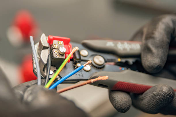 Best Local Electrician Companies  in Louisville, OH